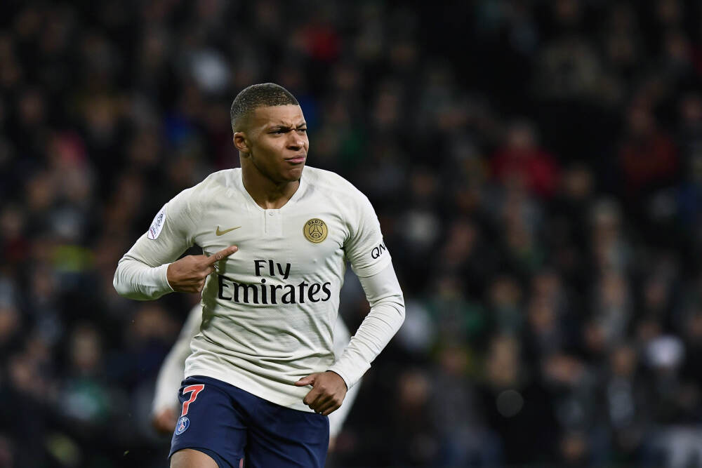 我国新能源汽车出口首超200万辆 里程碑时刻